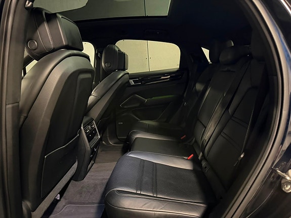 Porsche Cayenne 7 of 14