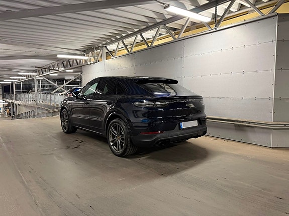 Porsche Cayenne 2 of 14