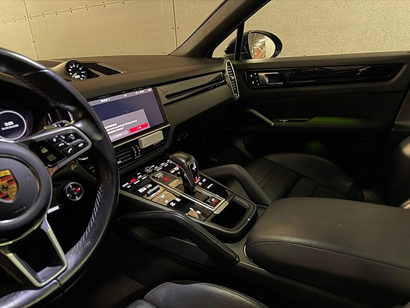 Porsche Cayenne 5 of 14