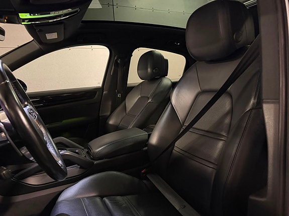 Porsche Cayenne 6 of 14