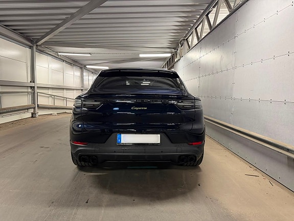 Porsche Cayenne 3 of 14