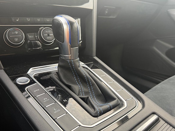Volkswagen Passat 12 of 13