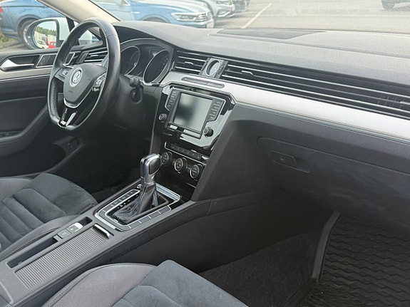 Volkswagen Passat 11 of 13