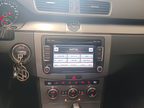 Volkswagen Passat 15 of 17