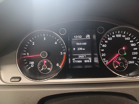 Volkswagen Passat 14 of 17