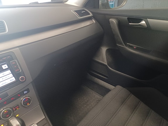 Volkswagen Passat 17 of 17
