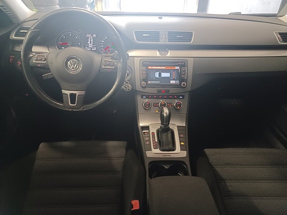 Volkswagen Passat 11 of 17