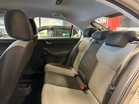 Skoda Rapid 19 of 22