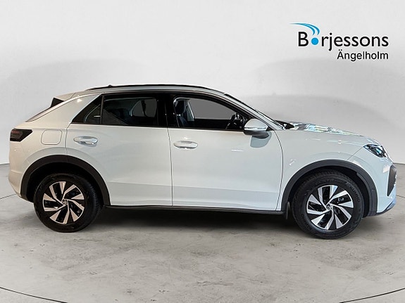 Volkswagen T-Roc 2 of 10
