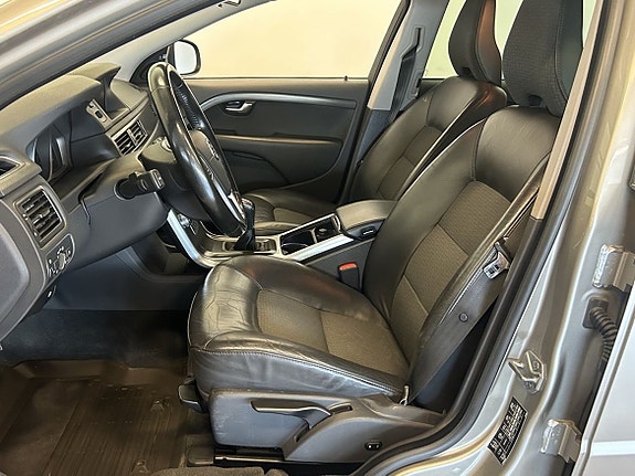 Volvo V70 9 of 22