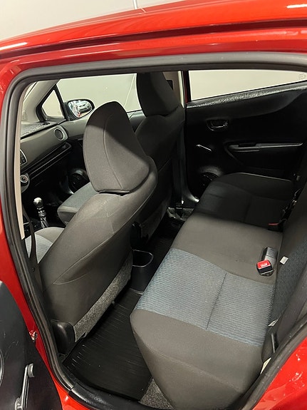 Toyota Yaris 15 of 20
