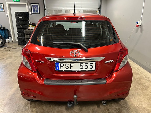 Toyota Yaris 5 of 20