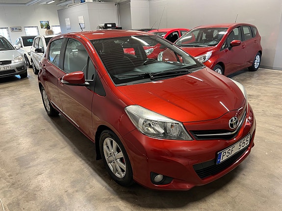 Toyota Yaris 3 of 20