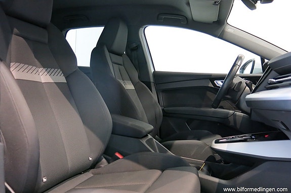 Audi Q4 e-tron 7 of 15