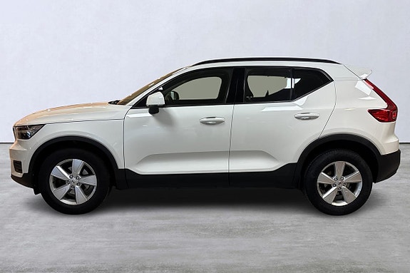 Volvo XC40 2 of 14
