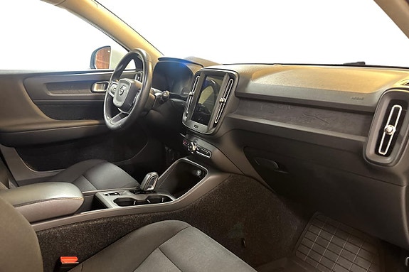Volvo XC40 10 of 14
