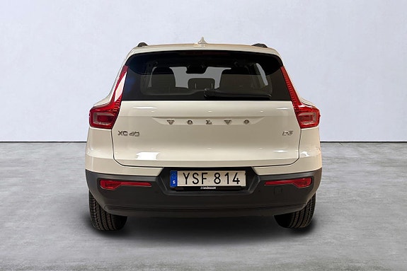 Volvo XC40 5 of 14