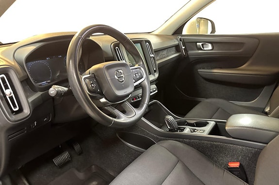 Volvo XC40 8 of 14