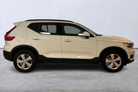 Volvo XC40 3 of 14