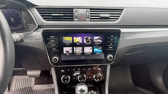 Skoda Superb 9 of 14