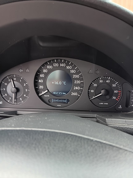 Mercedes-Benz E200 10 of 10