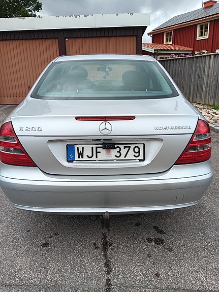 Mercedes-Benz E200 7 of 10