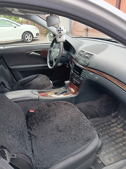 Mercedes-Benz E200 9 of 10