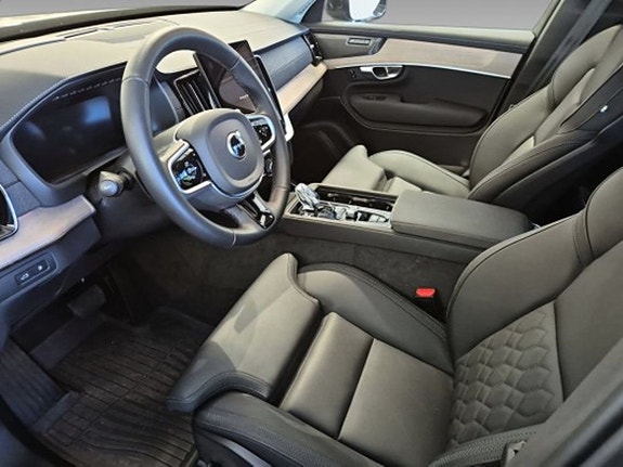 Volvo XC90 7 of 12