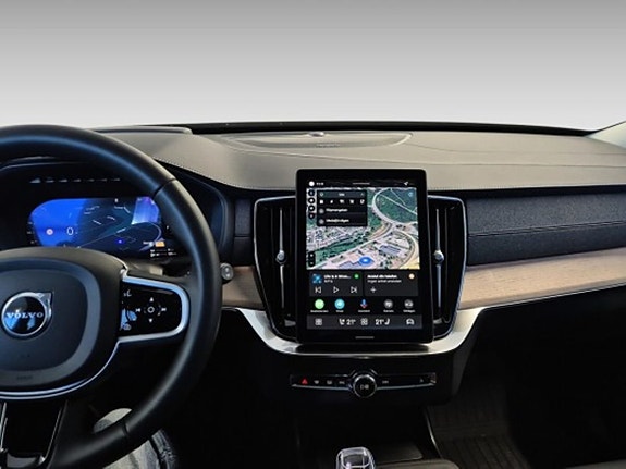 Volvo XC90 8 of 12