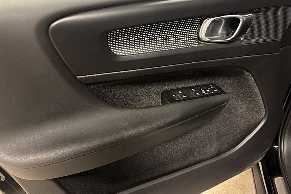 Volvo XC40 10 of 20