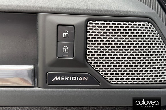 Land Rover Defender 130 15 of 18
