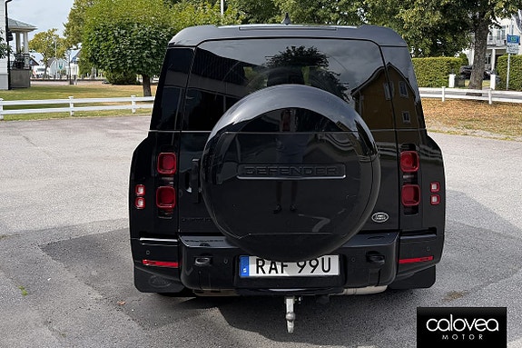Land Rover Defender 130 4 of 18