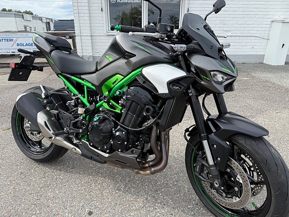 Kawasaki Z900 2 of 4