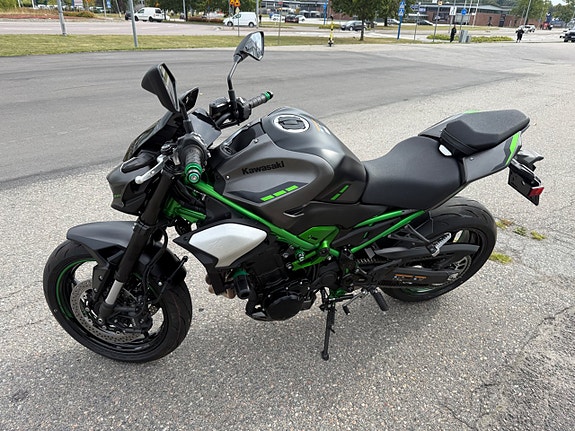 Kawasaki Z900 3 of 4