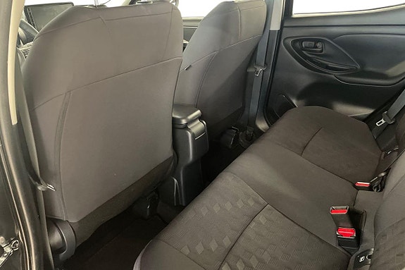 Toyota Yaris 13 of 21