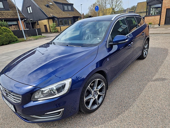Volvo V60 2 of 4
