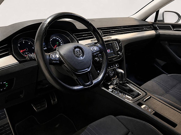 Volkswagen Passat Alltrack 11 of 25