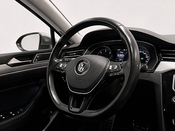 Volkswagen Passat Alltrack 12 of 25
