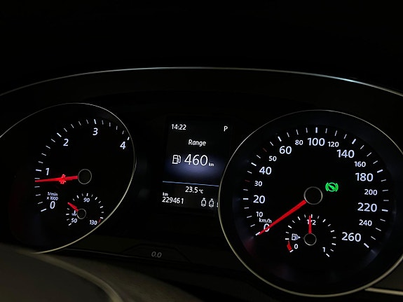 Volkswagen Passat Alltrack 17 of 25