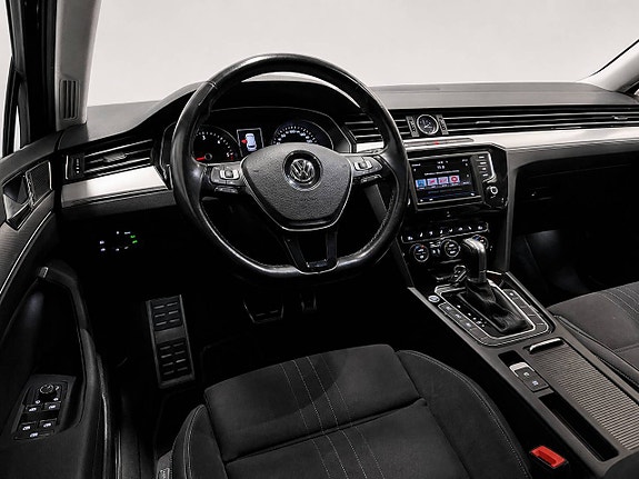 Volkswagen Passat Alltrack 10 of 25