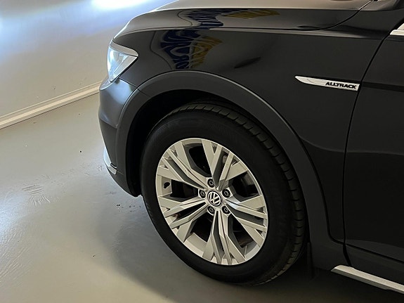 Volkswagen Passat Alltrack 9 of 25