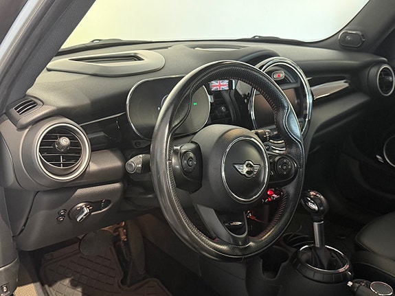 MINI Cooper S 11 of 21