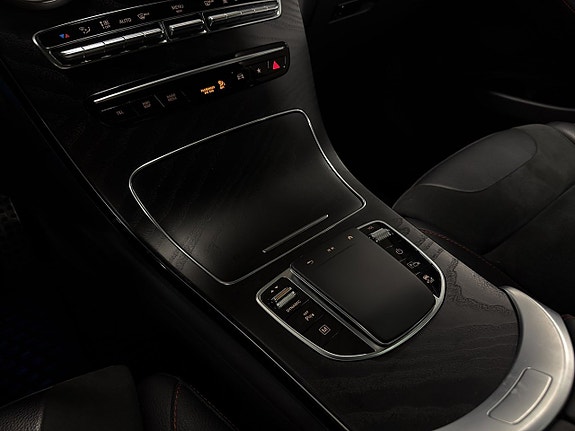 Mercedes-Benz GLC300 e 13 of 25