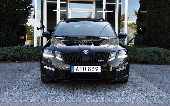 Skoda Octavia 2 of 16