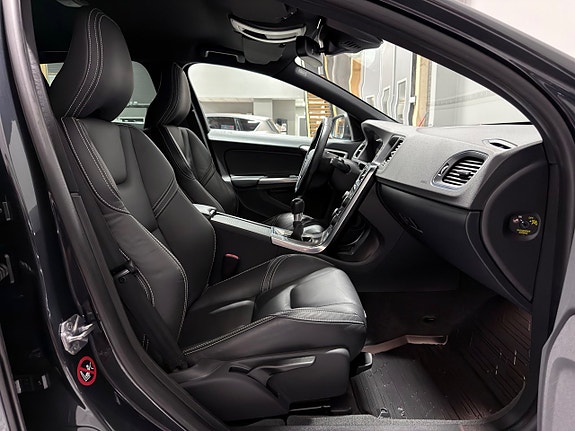 Volvo V60 22 of 27
