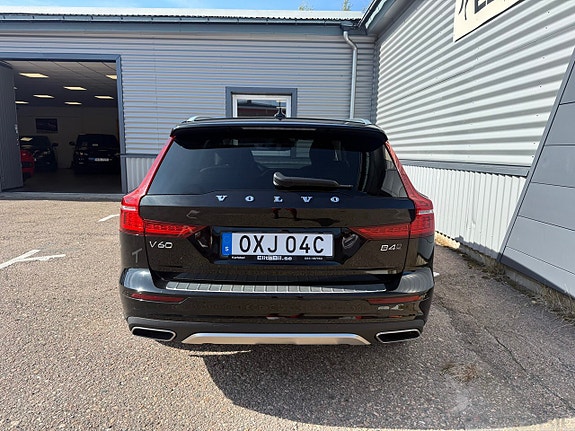 Volvo V60 Cross Country 5 of 25