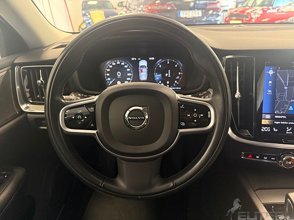 Volvo V60 Cross Country 12 of 25