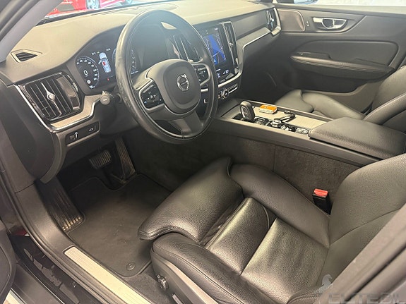 Volvo V60 Cross Country 7 of 25