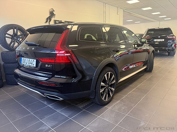 Volvo V60 Cross Country 2 of 25