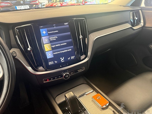 Volvo V60 Cross Country 16 of 25